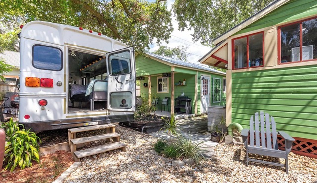 Cozy 3BR Retreat - Near Bars, Zoo & Lake Trails