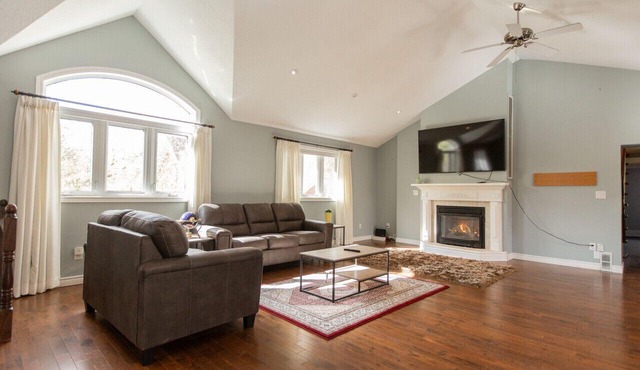 Cozy 3BR Retreat Near Centennial Beach