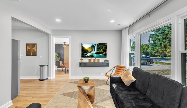 Cozy 3BR Retreat with grill Near O’Hare Airport