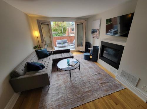 Cozy 3BR Retreat with Dedicated Work table and Parking