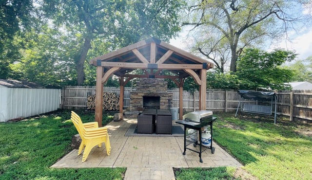 Cozy 3BR, Theater Room & FirepitnNo Cleaning Fee!