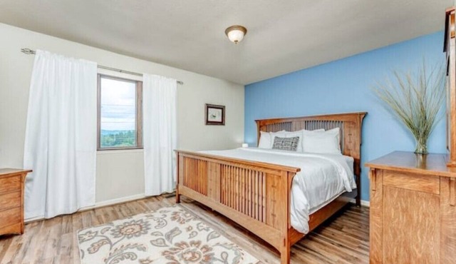 Cozy 3BR Townhome-short walk to stadium & hospital
