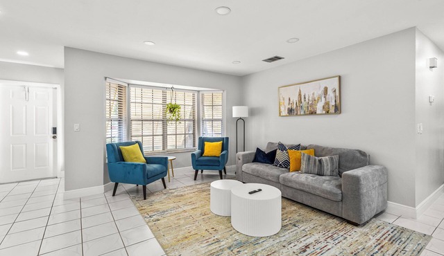 Cozy 3BR Vero Beach Retreat 10 Mins to Beaches. Early Check-In & Late Check-Out!