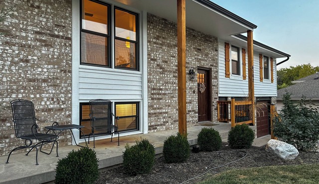 Cozy 3BR w/Pool, Fire Pit, Near KC Stadiums & Fun