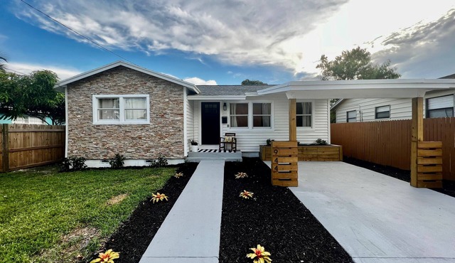Cozy 3BR West Palm Beach Cottage