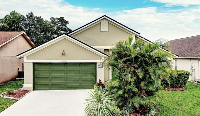 Cozy 3BR Wheelchair Accessible Home with Private Pool Off US 192 Near Disney