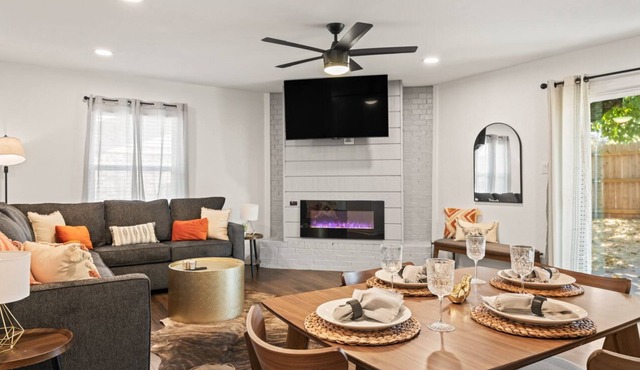 Cozy 3BR with King Beds, Grill, AC, WiFi & Coffee! — Near Downtown Weatherford