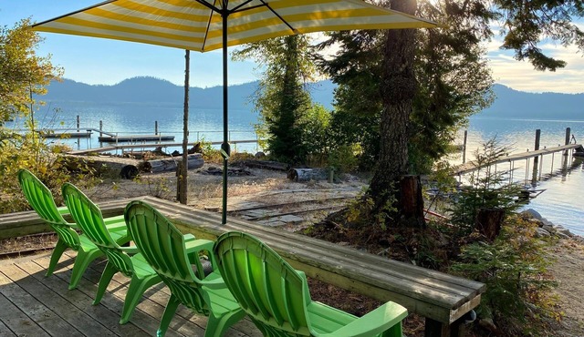 Cozy 4 BDRM Beach Cottage on the Water at Sherwood Beach