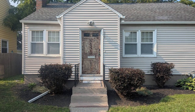 Cozy 4-bdrm house in safe neighborhood just around the corner from Syracuse Univ