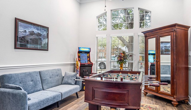 Cozy 4-Bdrm Retreat w/BBQ and Firepit - Ideal for Lrg Grps and Outdoor Living
