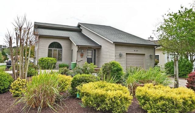 Cozy 4 bed Beach Cottage near Bethany Beach! Wifi Available, Beach Town, Trolley, Shopping and more!