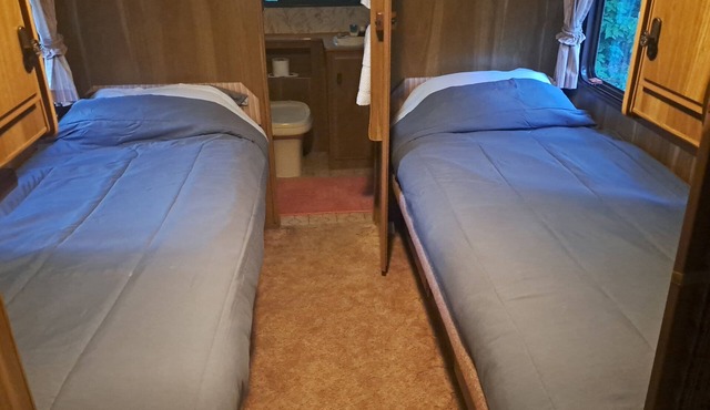 Cozy 4-bed camper with AC and WiFi in fabulous Cloquet Lake access near⛳️