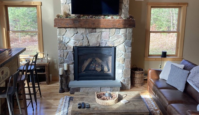 Cozy 4 bed Ski Home Conveniently Located close to Mountain and Downtown