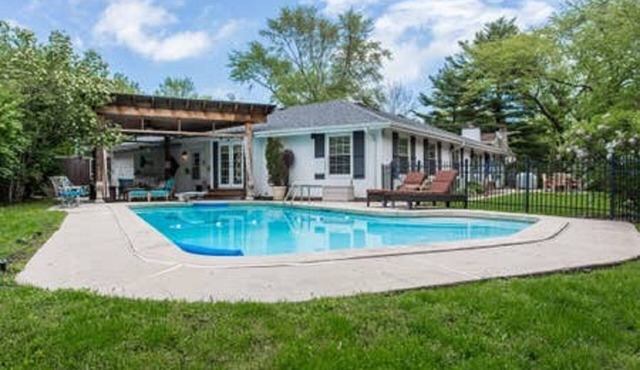 Cozy 4 Bedroom/2 Bath Cozy Home In East Glenview With Inground Pool!