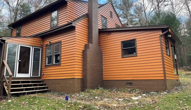 Cozy 4-bedroom cabin near historic Gettysburg with pool and golf moments away!