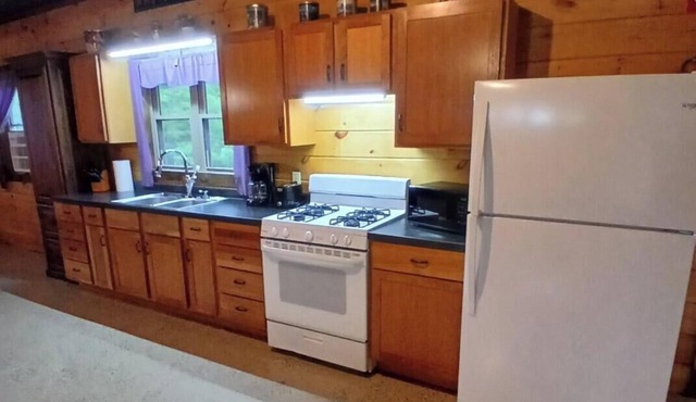 Cozy 4-bedroom cabin close to Rathbun lake with AC comfort