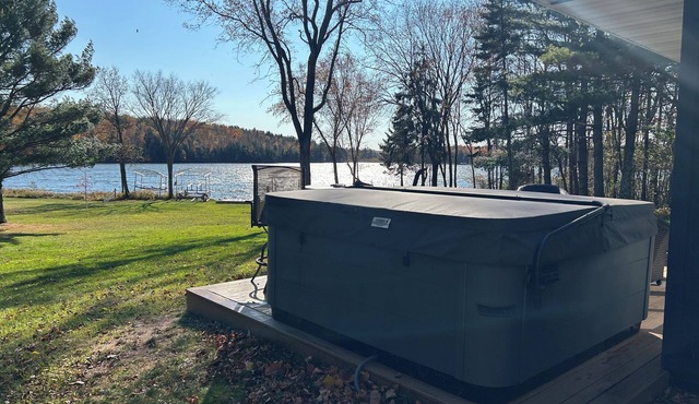 Cozy 4-bedroom cabin on beautiful Lake Namakagon in charming Cable WI