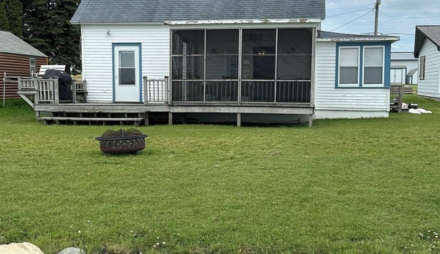 Cozy 4 Bedroom Cabin on Blue Dog Lake - Perfect for Families and Friends