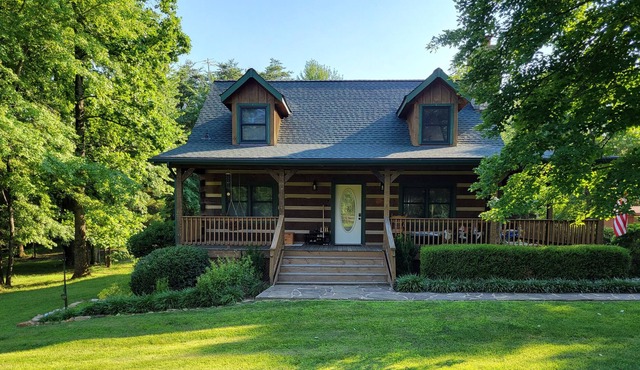 Cozy 4 Bedroom Cabin in Broad Run