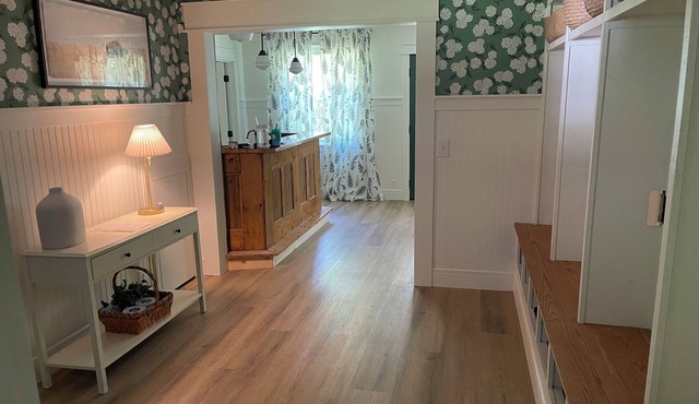 Cozy 4-bedroom cottage in enjoyable Elbe with WiFi on 16 wooded acres