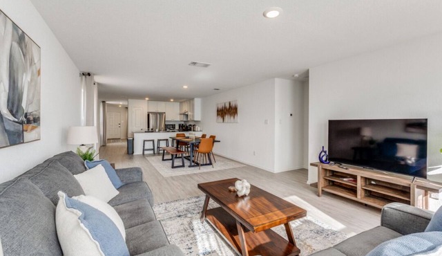 Cozy 4-Bedroom Home - Perfect for Extended Stays!