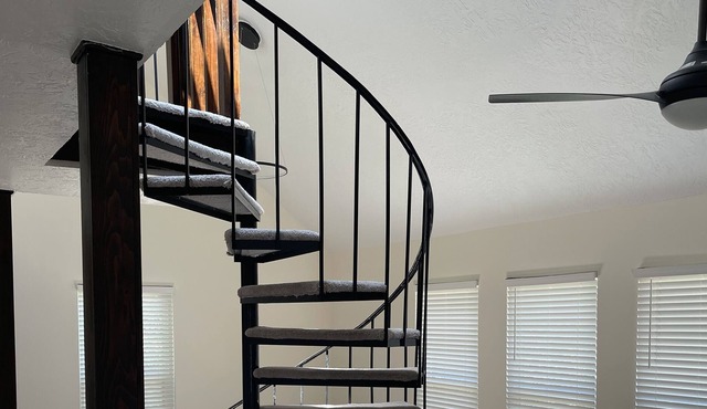 Cozy 4 bedroom home with spiral staircase centrally located in North Augusta.
