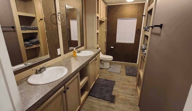 Cozy 4-bedroom Hobet House less than 1 mile to Ivy Branch Trailhead.