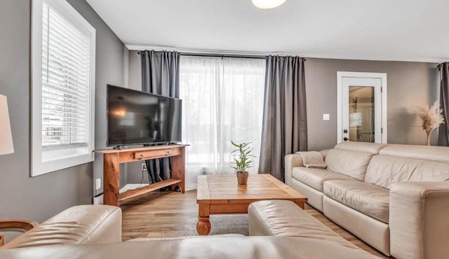 Cozy 4 Bedroom Home in Cornwall