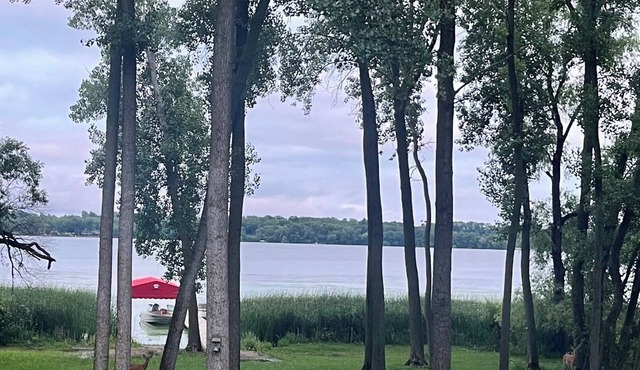 Cozy 4-bedroom home, Lake Sanctuary