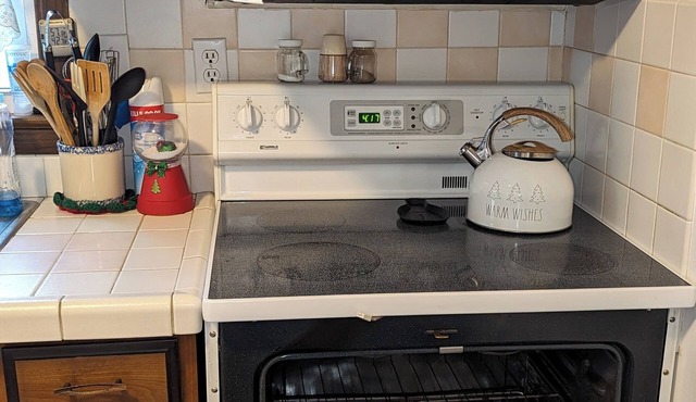 Cozy 4-bedroom home located on farm in Westminster with AC, Wi-Fi, pet friendly