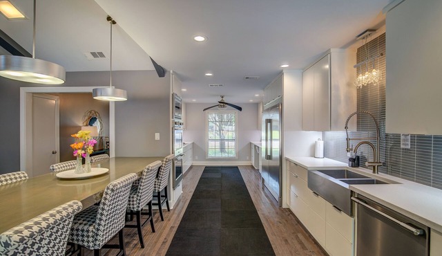 Cozy 4 Bedroom Home with Pool, Hot Tub & More