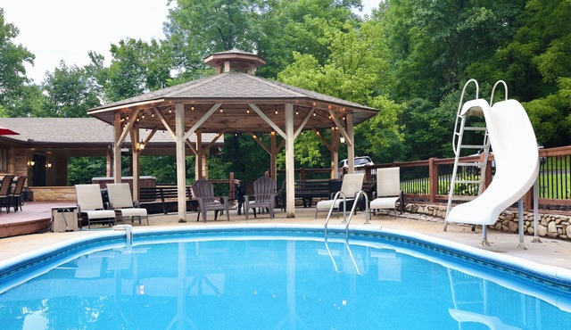 Cozy 4-bedroom house in Robbinsville with AC, WiFi, private pool, and hot tub.