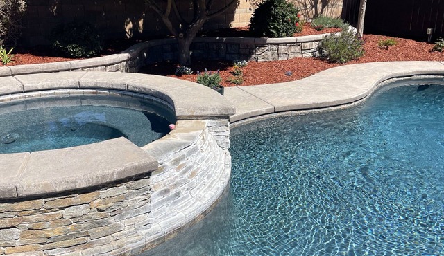 Cozy 4-bedroom house with Pool and Hot Tub in beautiful Plumas Lake