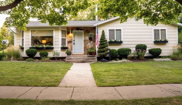 Cozy 4-bedroom house in charming Logan. 5-min walk to USU & Lundstrum Park.