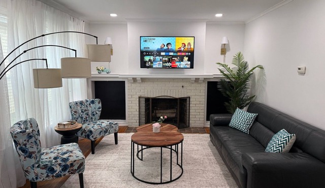 Cozy 4-bedroom house in South-Utica!