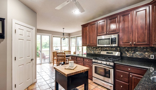 Cozy 4-bedroom house in awesome Hickory with AC, WiFi