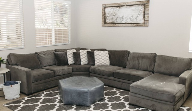 Cozy 4-bedroom house in wonderful Yucaipa with WiFi, AC