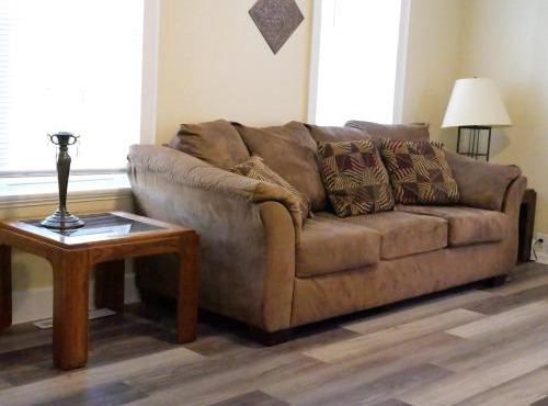 Cozy 4 Bedroom House near the lake