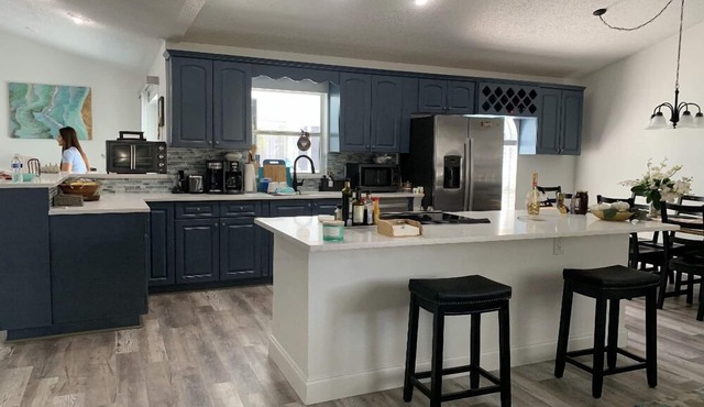 COZY 4-BEDROOM HOUSE WITH PRIVATE POOL ONLY 30 MINUTES FROM DISNEY!