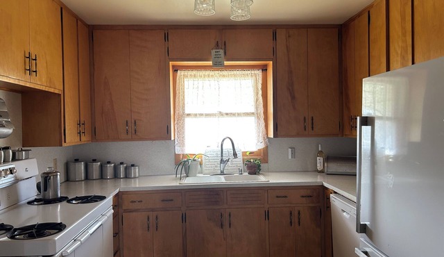 Cozy 4-bedroom house with WiFi and AC in Pleasant Rushville