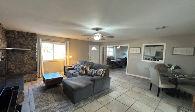 Cozy 4-bedroom house with AC and large patio in enchanting Needles