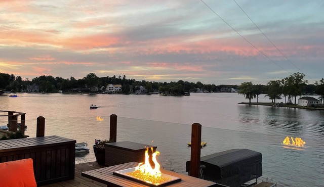 Cozy 4 bedroom lakefront cottage on Lake Orion with the best views!