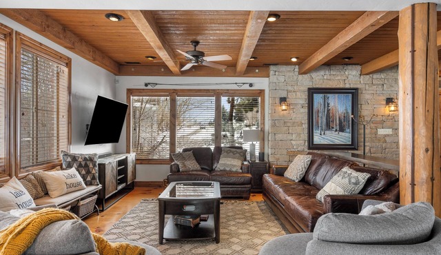 Cozy, 4-bedroom lake house 5 minutes from the beach and boat launch.