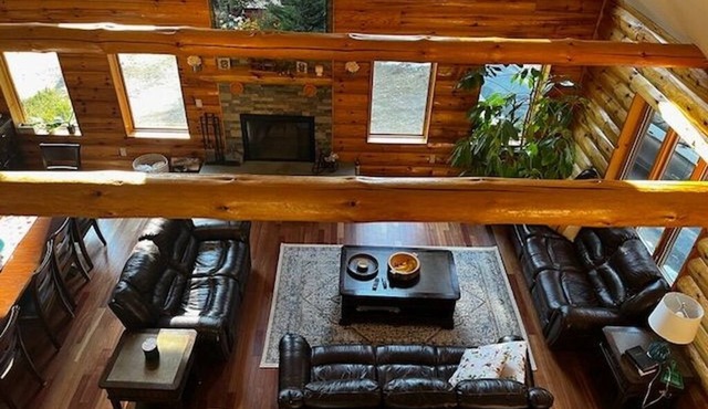 Cozy 4-bedroom Log; 7 minutes to Camelback
