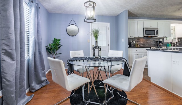 Cozy 4 Bedroom W/ 6 Beds!
