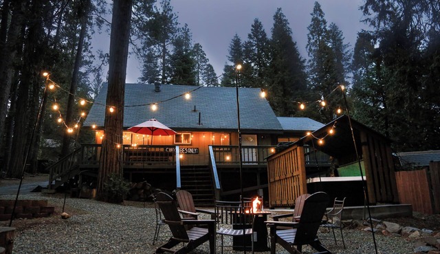 Cozy 4-bedrooms cabin with Game room and Hot tub in Pioneer