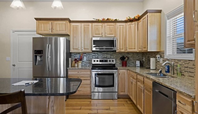 Cozy 4 BR/4BA Home w/Amazing Mtn Views!