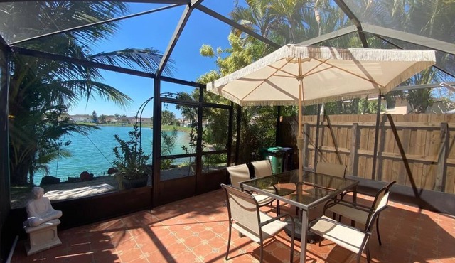 Cozy 4 BR Town Home + Beautiful Lake View