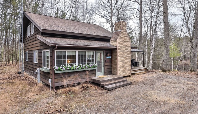 Cozy 4 BR Waterfront Retreat Near Bike Trails! Pontoon Available! NEW LISTING