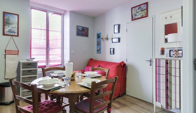 Cozy 4-Person Apartment in Central Cauterets, Close to Ski Lift, Spa, and Amenities